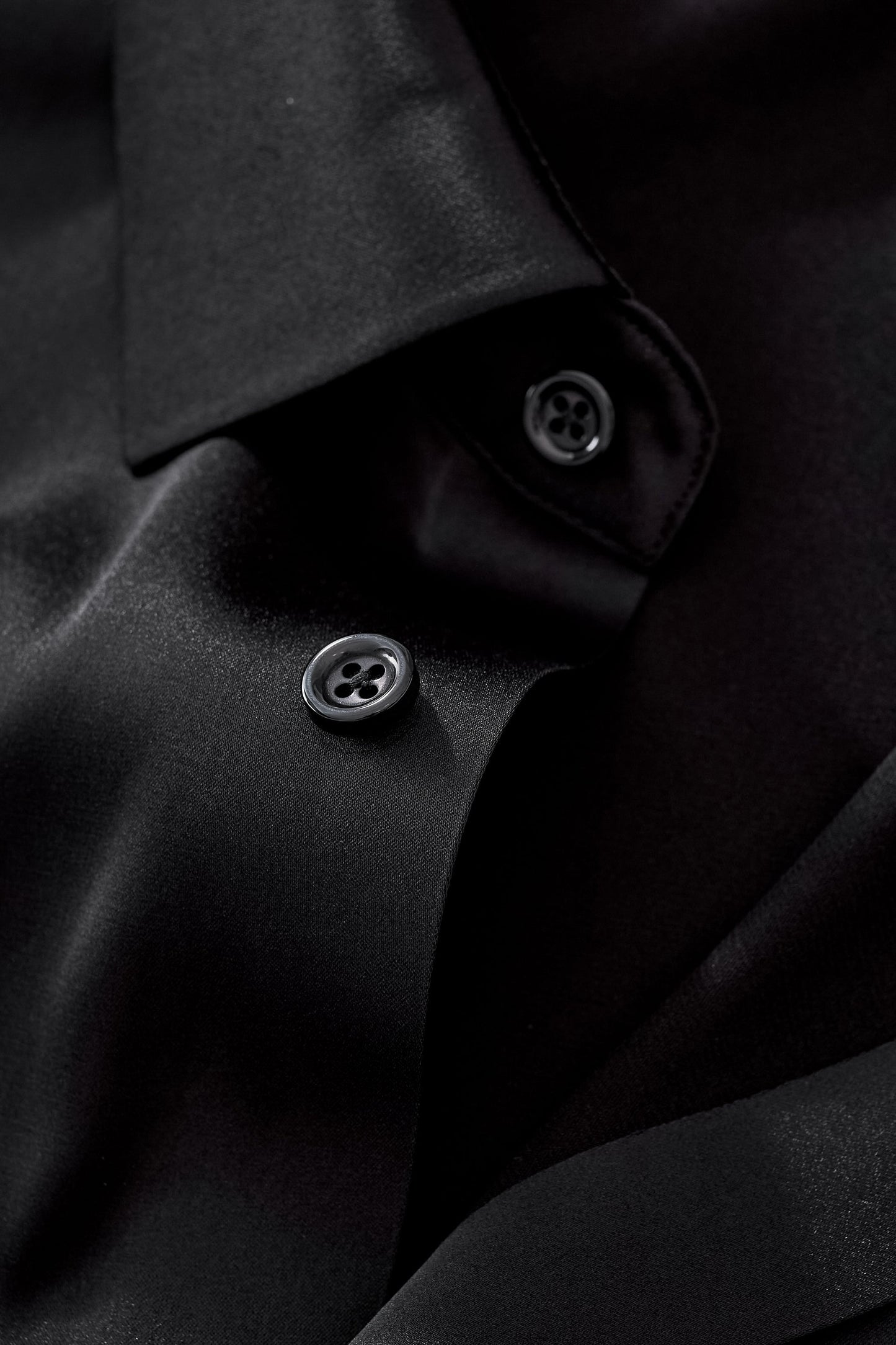 SIGNATURE SATIN STITCHLESS LS Shirt BLACK