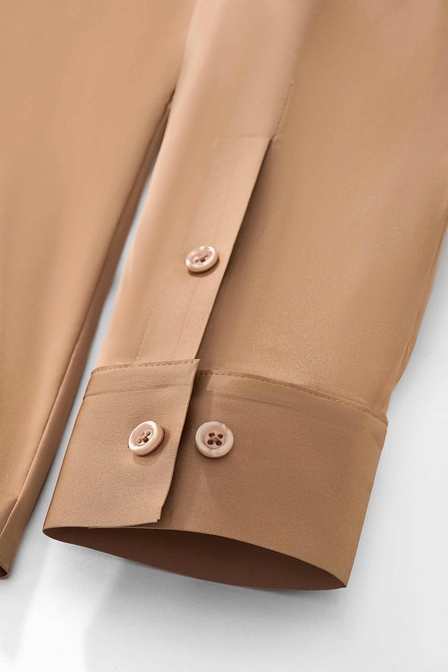 SIGNATURE SATIN STITCHLESS LS Shirt TAUPE