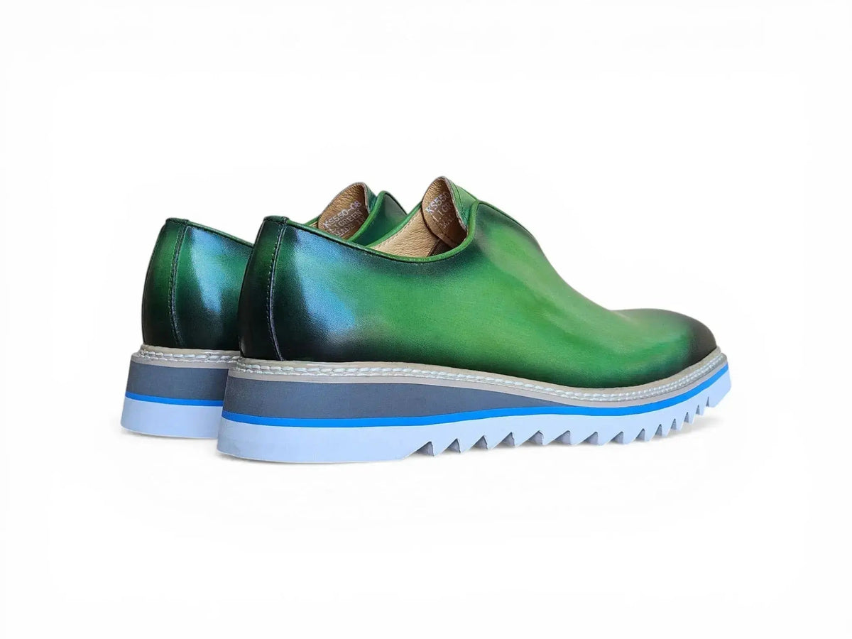 Laceless Loafer with Contrast color lightweight sole