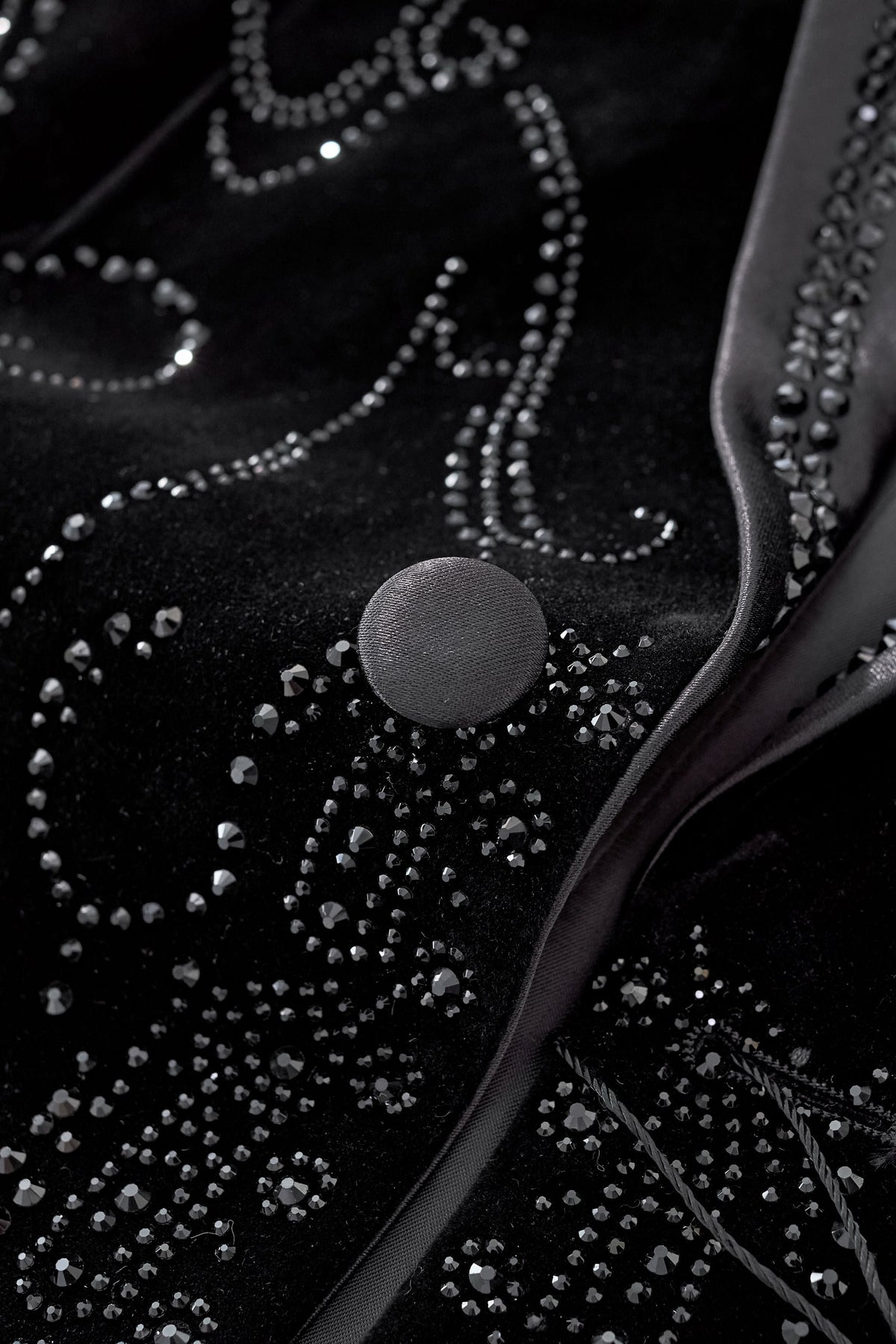 Barocco Valent Noir black velvet blazer with satin peak lapels
